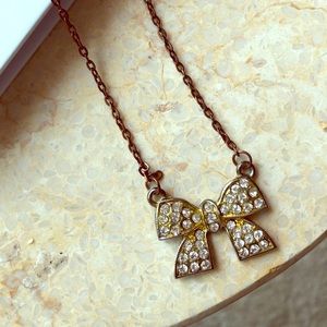 White Gold Bow  🎀 Necklace.